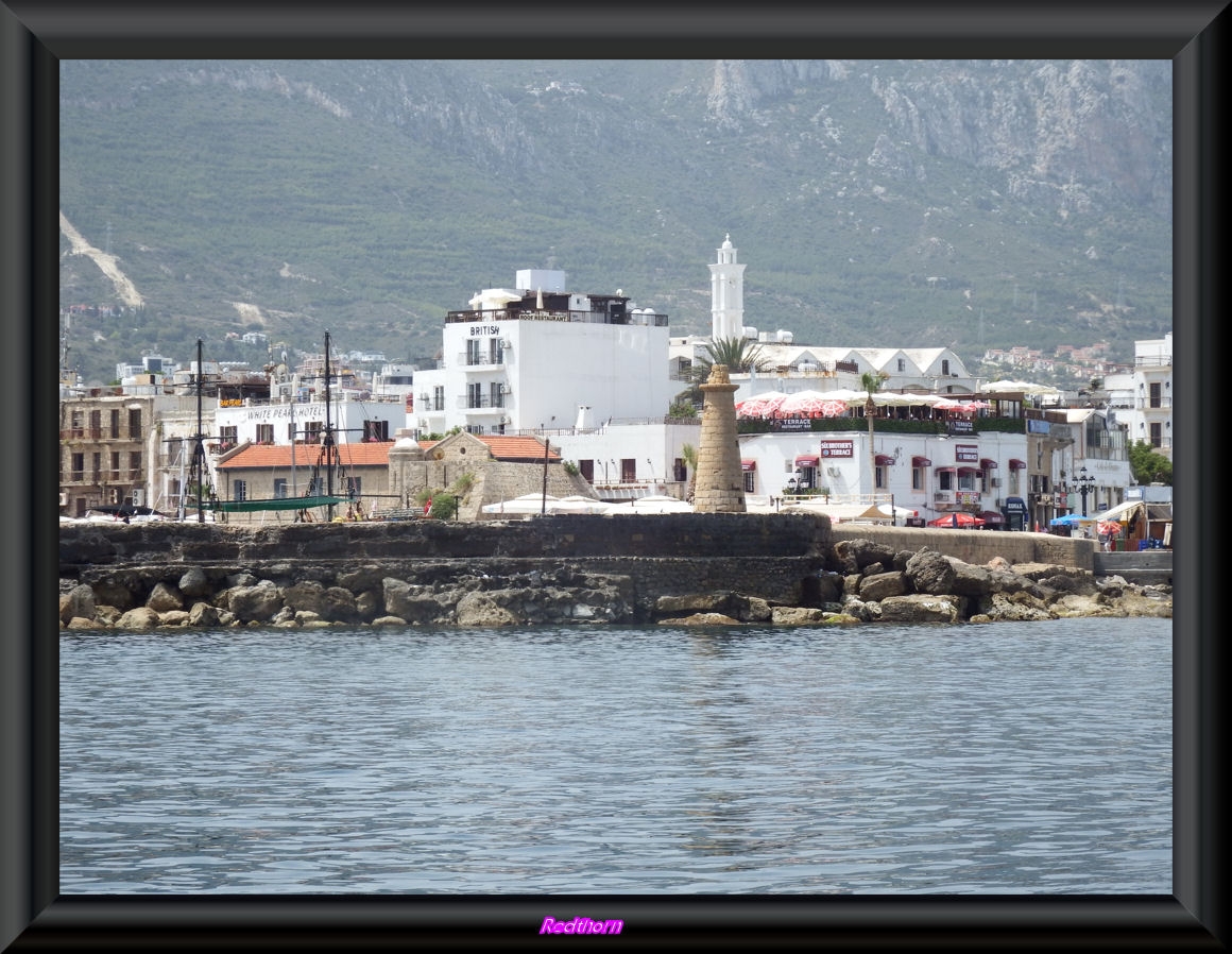La ciudad de Kyrenia desde el mar