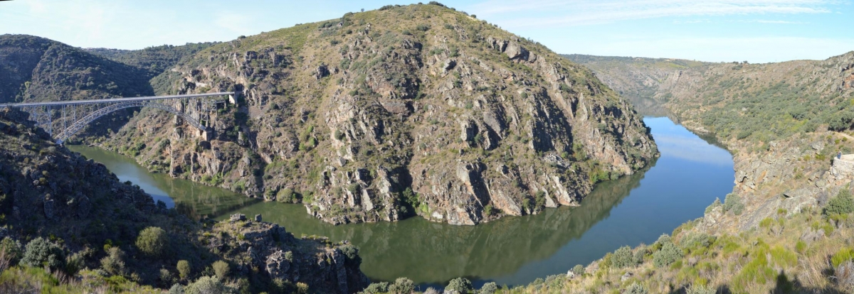 Puente de Requejo entre Villadepera y Pino del Oro. Arribes del Duero. Zamora byJOM DPLF