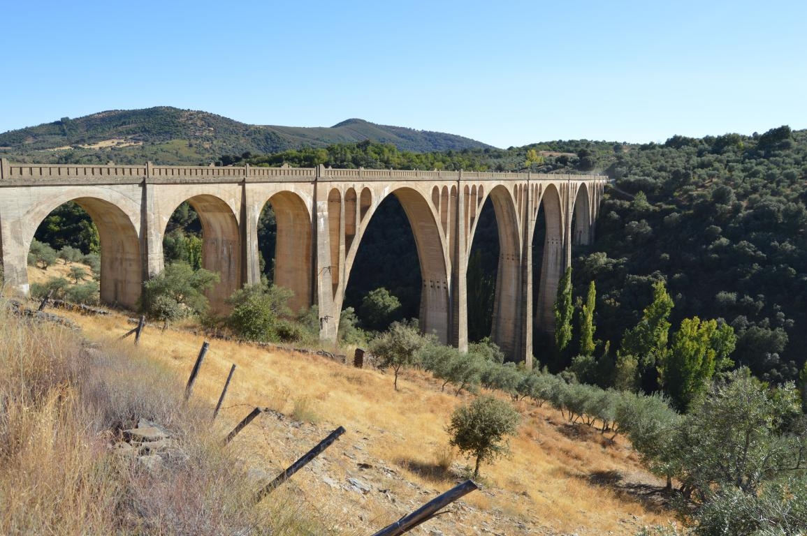 Guadalupe: puente de ferrocarril. Cceres. Extremadura