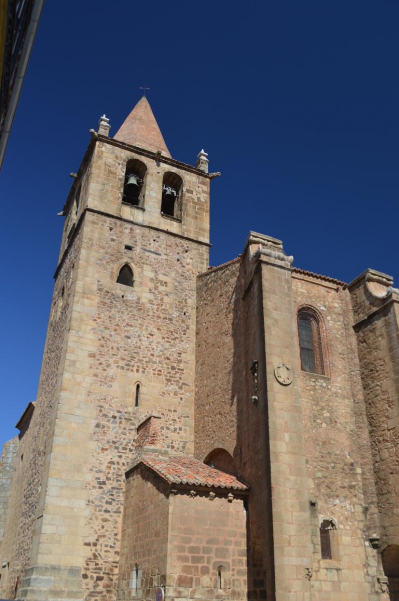 Cceres: iglesia de Santiago