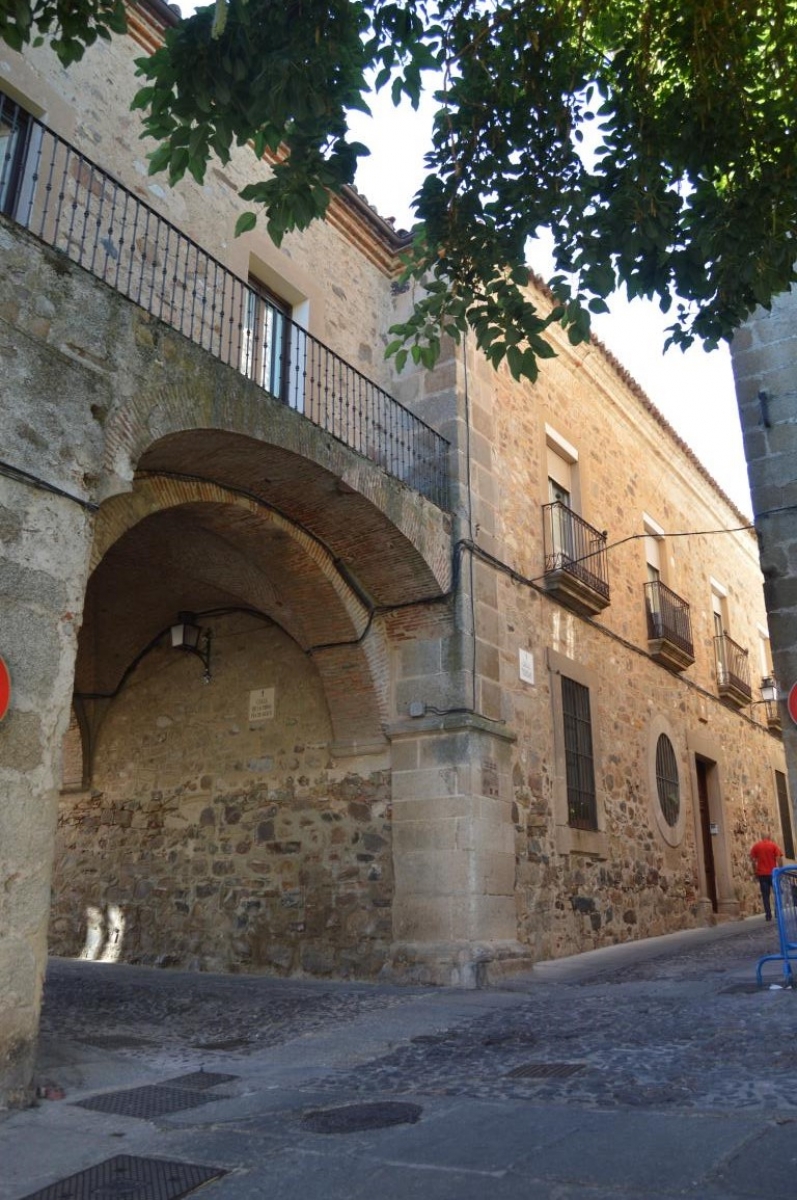 Cceres: arco de Socorro 