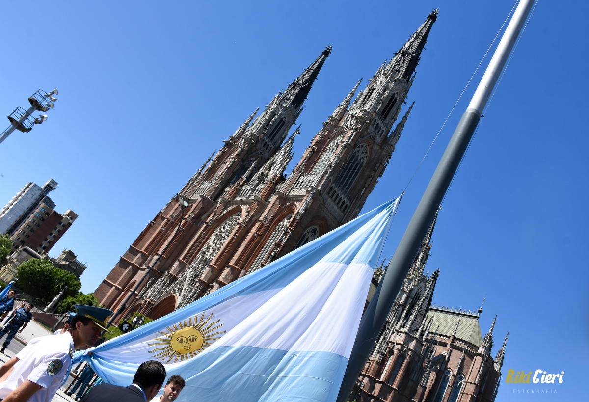 Izamiento de Bandera