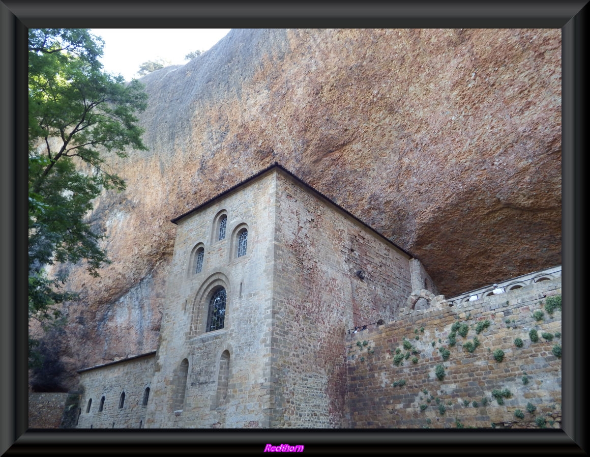 El monasterio encajado en la roca