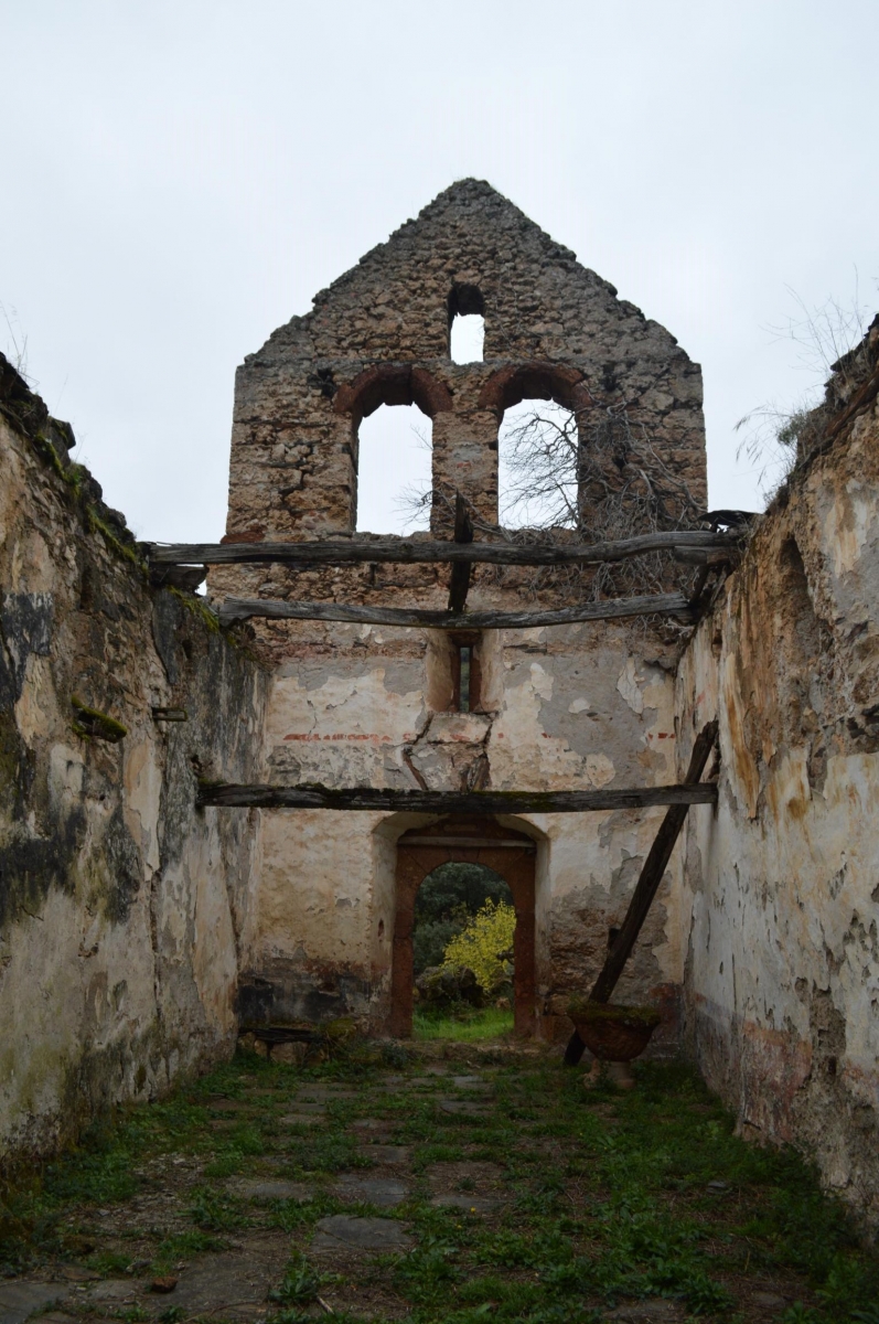 Igrexa abandonda de Pardolln. Rubi. Valdeorras. Ourense Galicia
