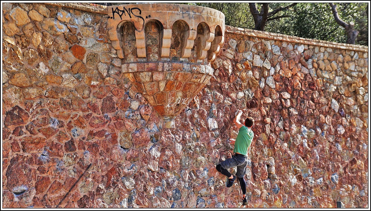 Poco a poco se deteriora el muro.