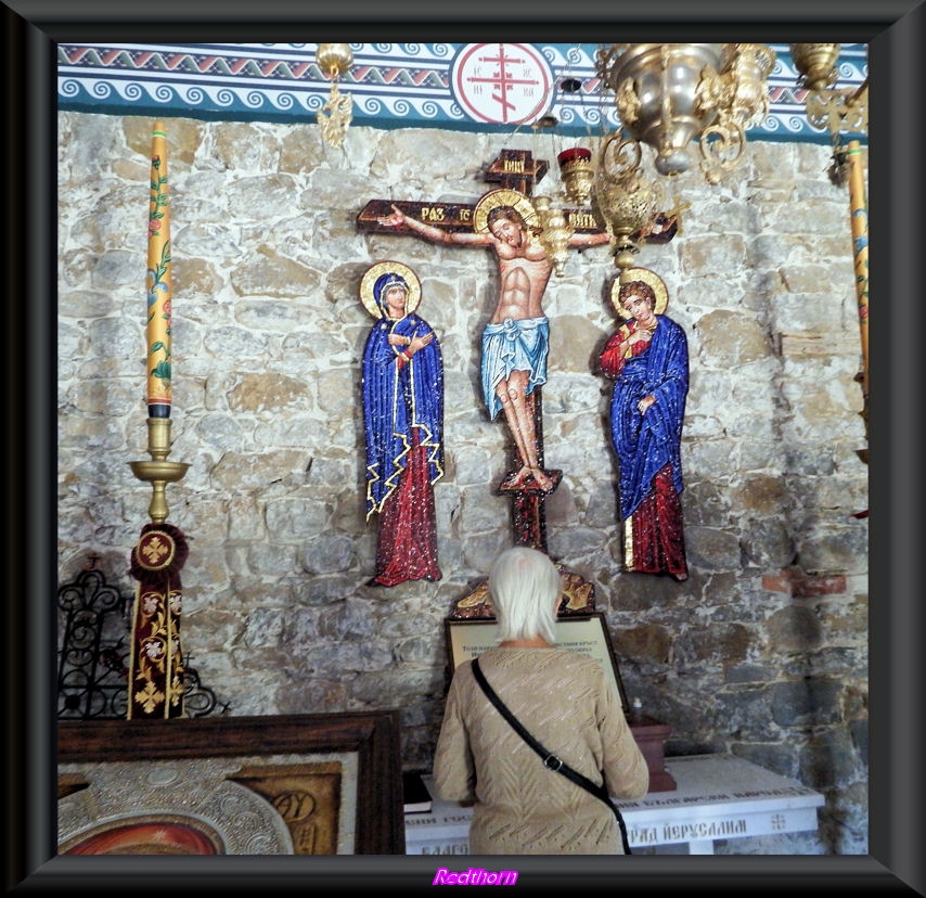 Cristo crucificado, con la Virgen y discpulo al pie
