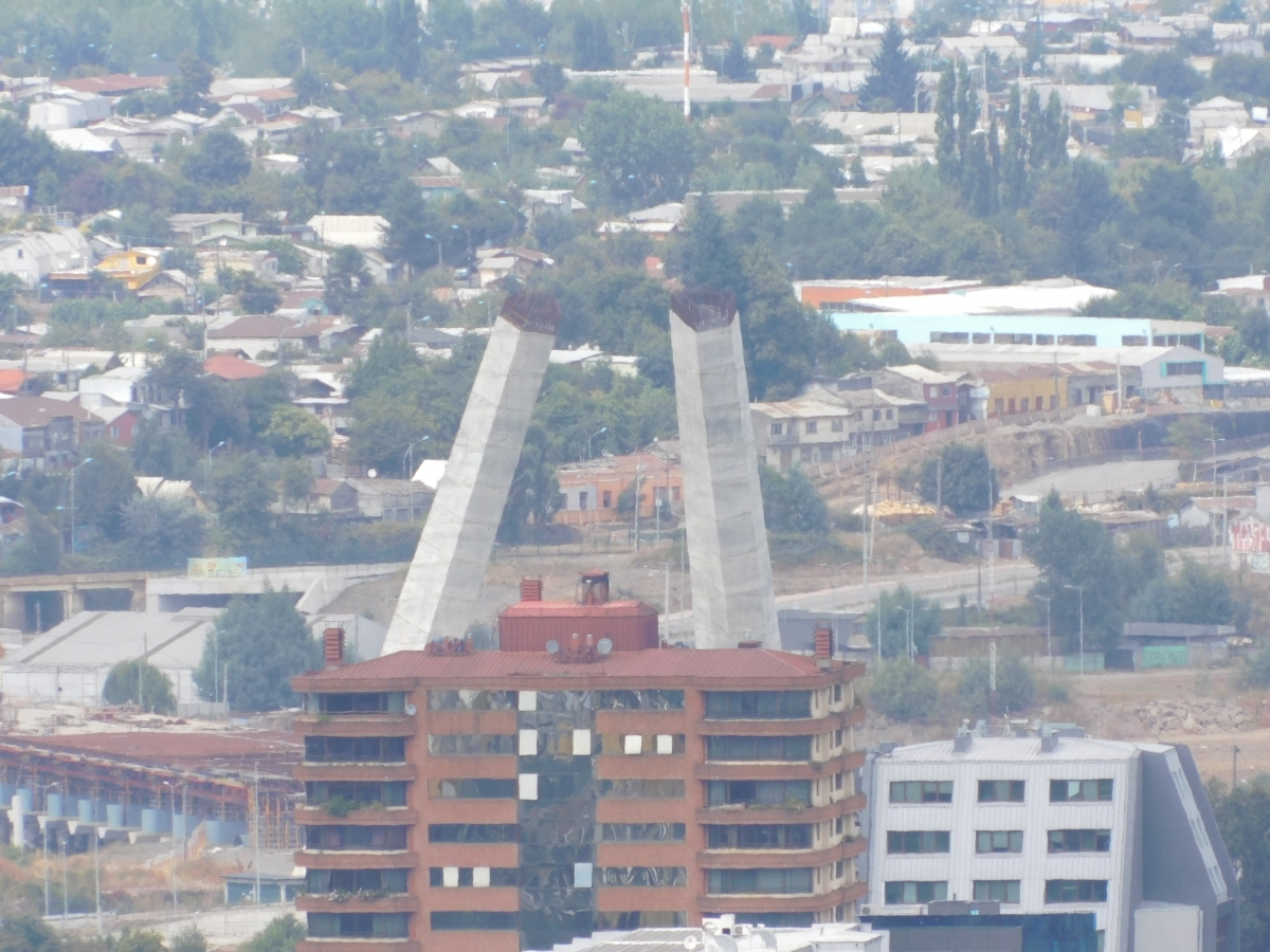 Brazos del nuevo puente colgante en Temuco