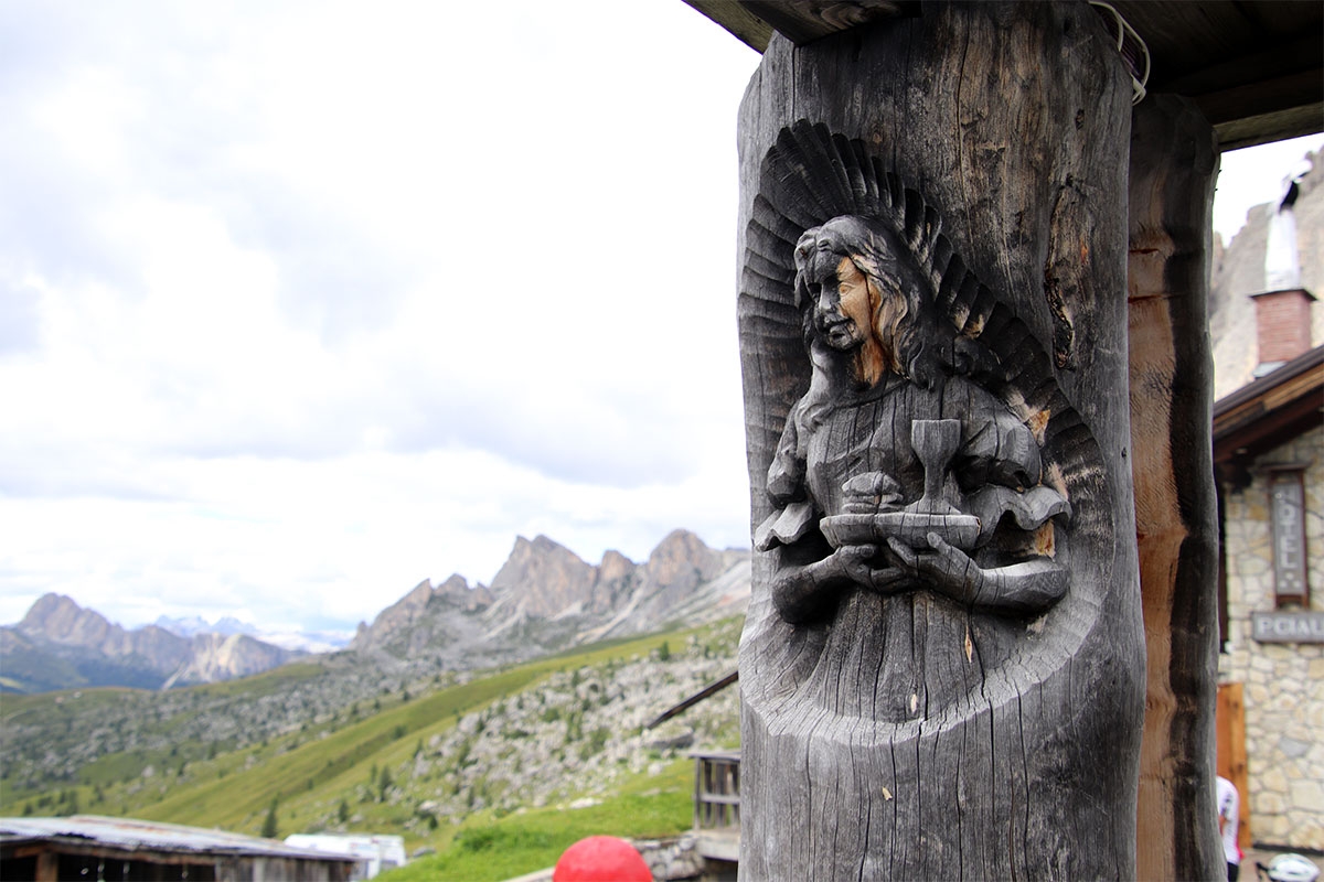 Escultura madera Dolomitas