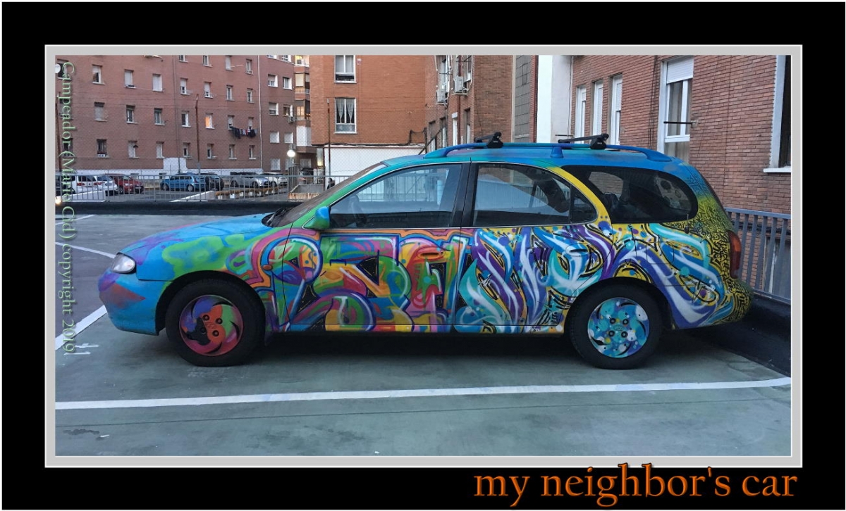 my neighbor\'s car   -  el coche de mi vecino.   Photo by Campeador. 2019.