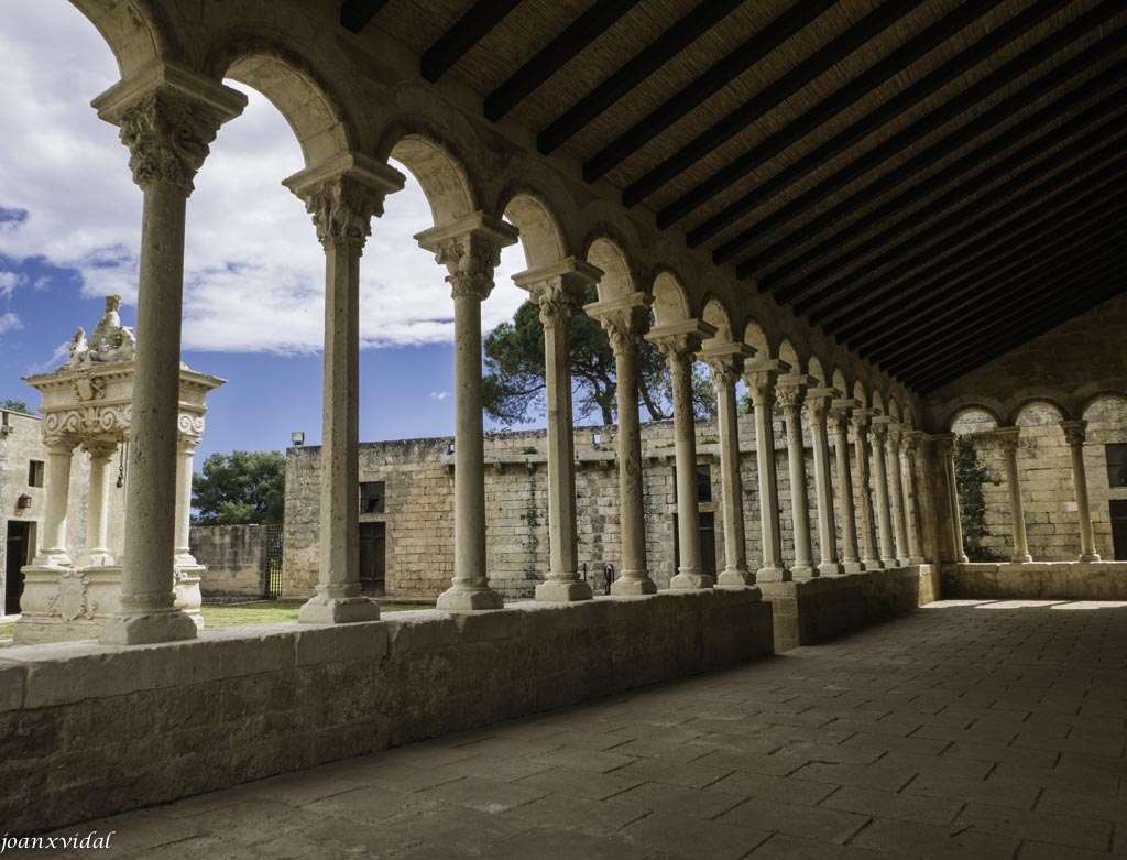 PORTICO DE LA IGLESIA