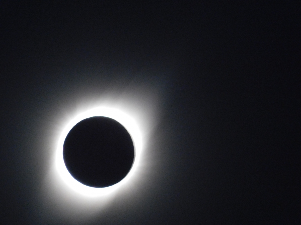 As se vio el eclipse con la cmara del reportero chinolai, mostrandosela al mundo ahora jajajajaj, le puse mucho lucho jajajajaj, disfruten