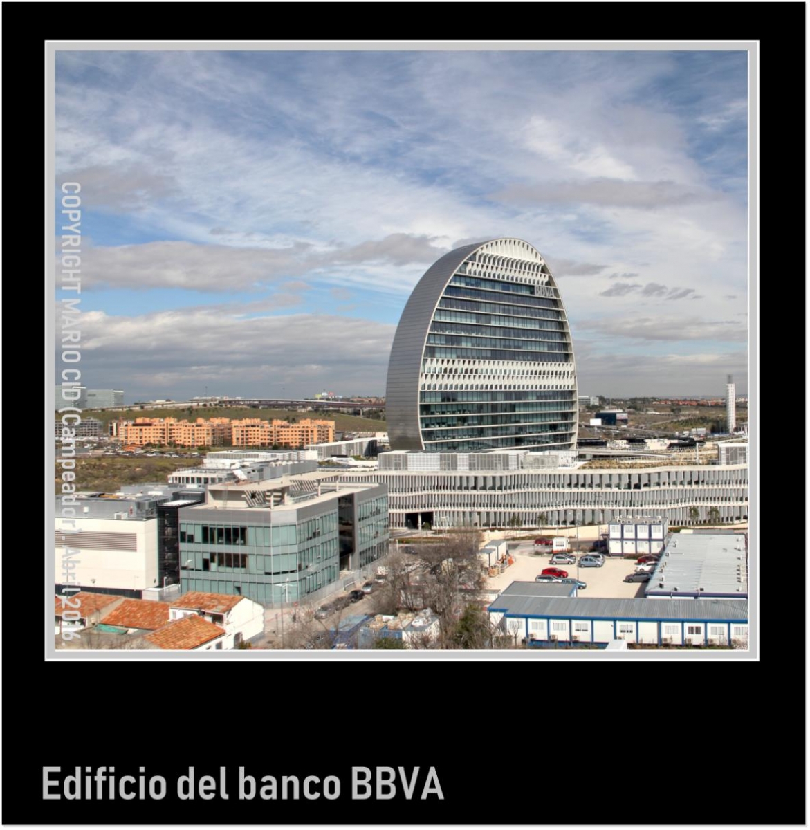 Edificio del banco BBVA - BBVA bank building. Photo by Campeador.