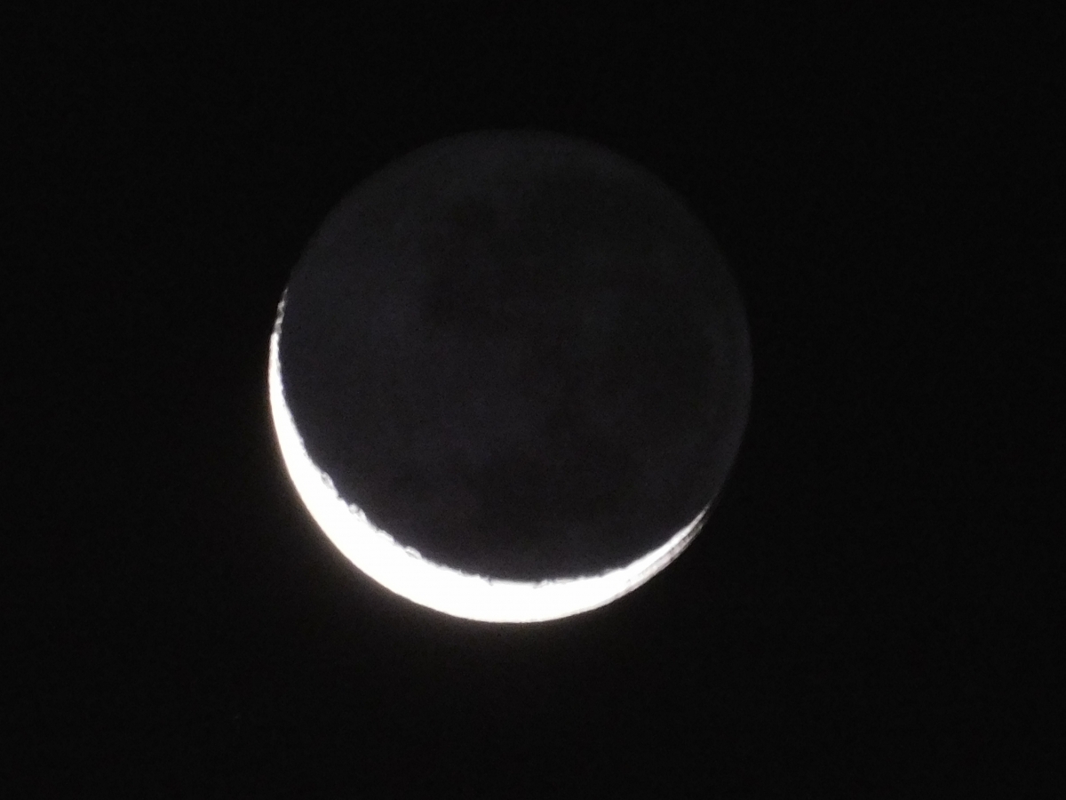 Luna captada dos das despus del eclipse total
