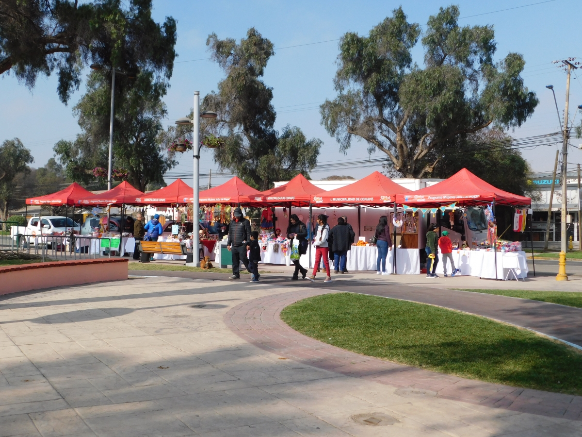 La celebracin del da del nio fue en grande y el municipio coloco muchos toldos con cosas para vender y comer rico de todo