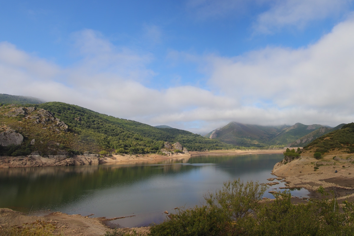 Embalse de los barrios de Luna