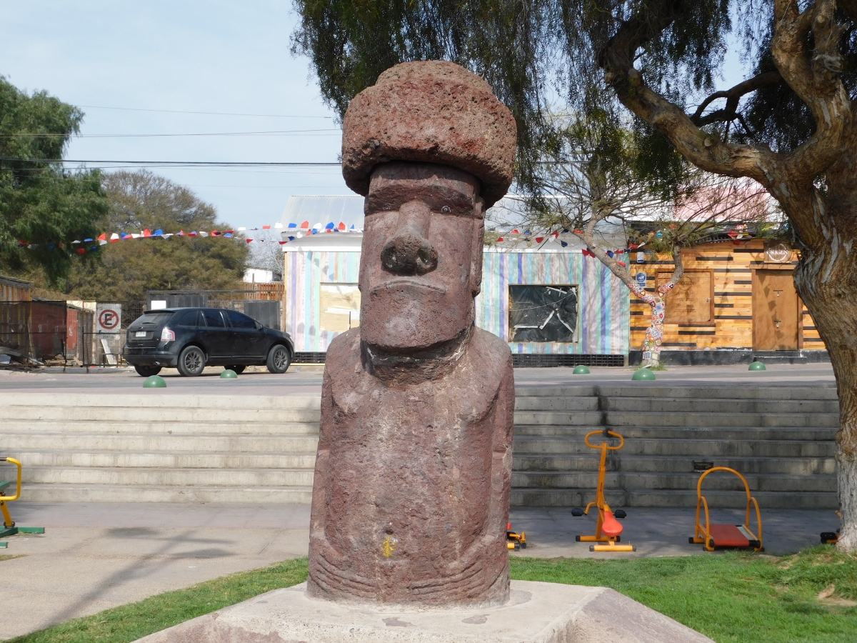 Este moais es una imitacin de los que hay en Isla de Pascua