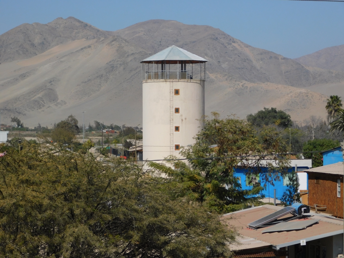 El silo de agua hace juego con los cerros que lo rodean jajajjaja