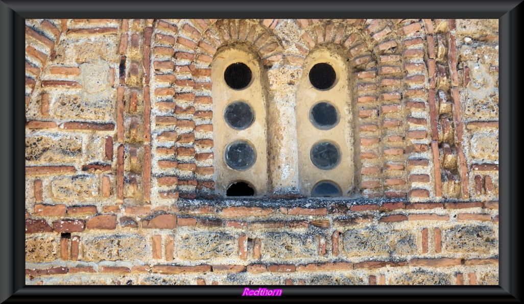 Detalle de una de las ventanas de la iglesia San Jovan Kaneo