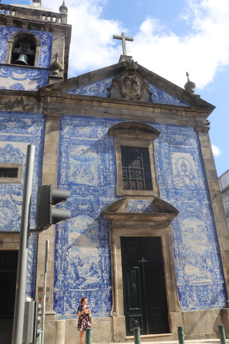 Igreja decorada a azulejo