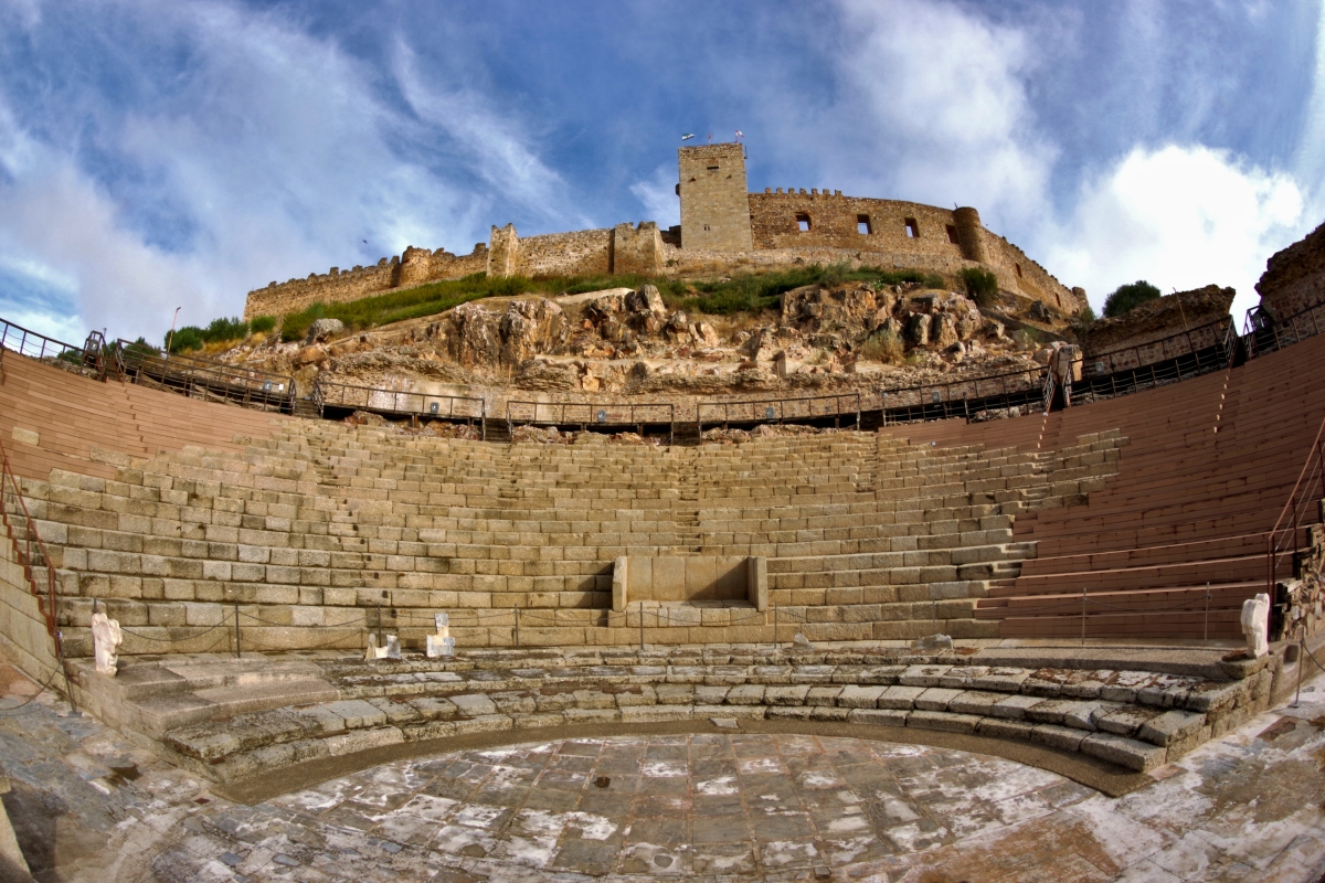 Teatro Romano y Castillo