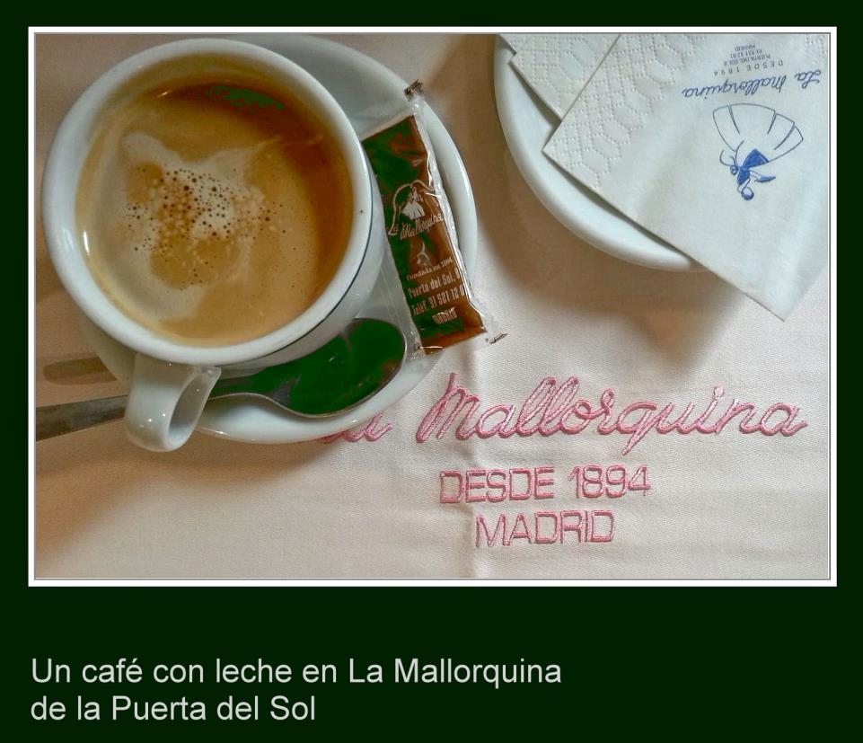 Uu caf con leche en La Mallorquina de la Puerta del Sol - A coffee with milk in La Mallorquina of the Puerta del Sol. Photo by Campeador.