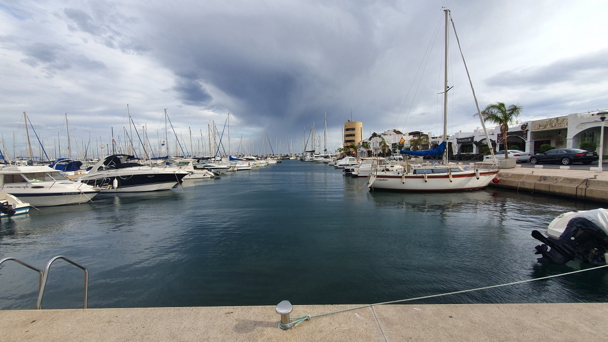 Vista desde la entrada al muelle de poniente