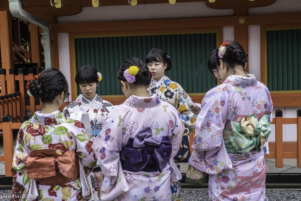 KIMONOS