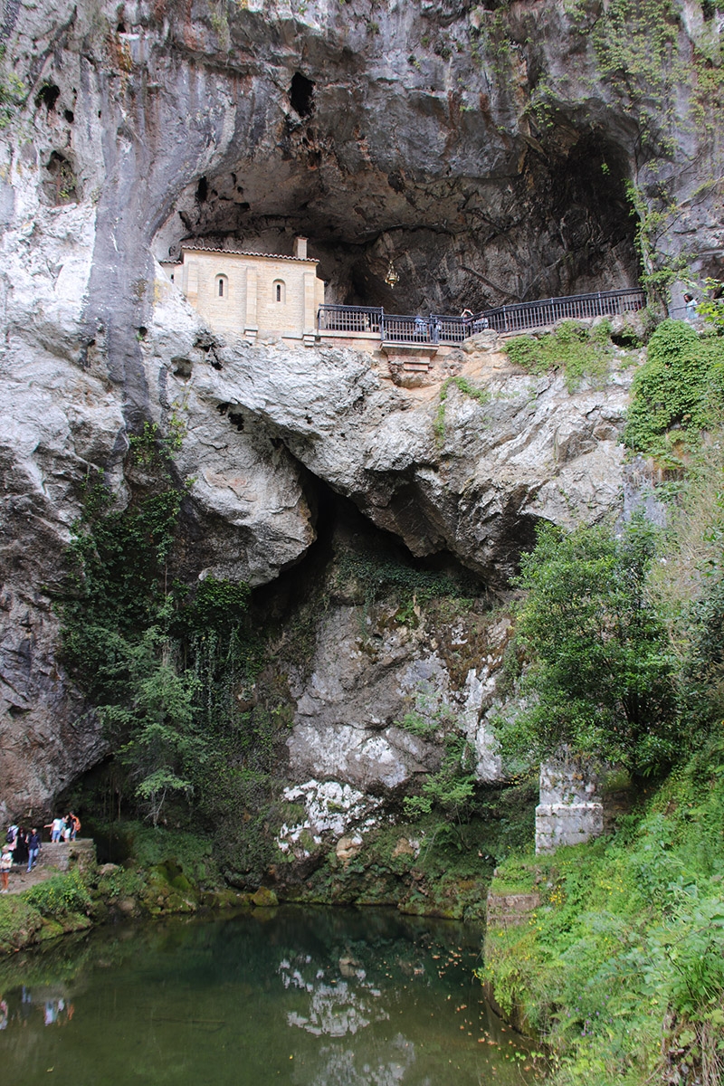 Santa Cueva de Covadonga