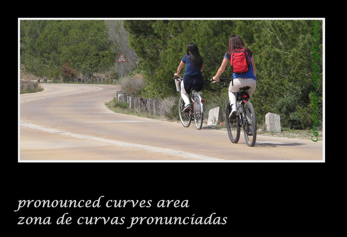 Pronounced curves area  --   rea de curvas pronunciadas.   Photo by Campeador.
