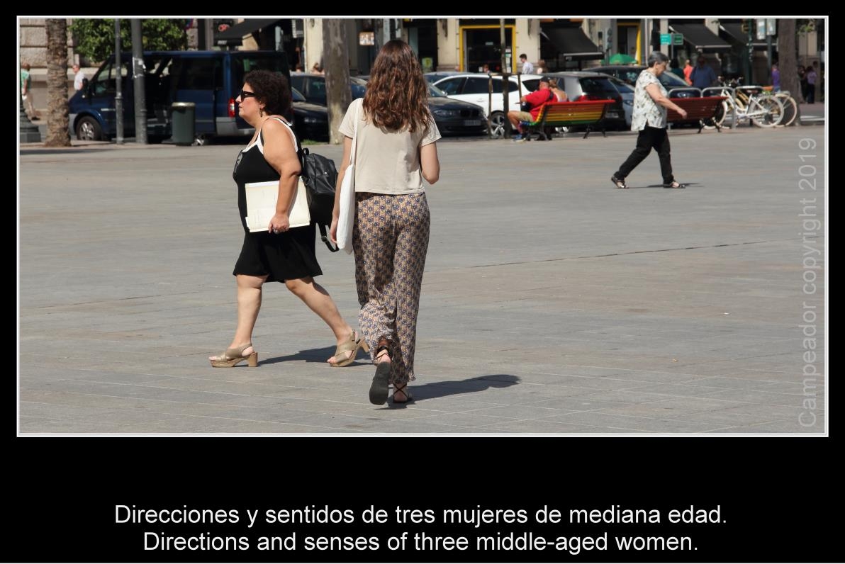Directions and senses of three middle-aged women - Direcciones y sentidos de tres mujeres de mediana edad. Photo by Campeador.