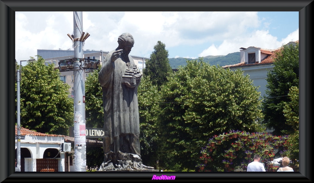 Estatua de San Clemente, protector de la ciudad de Ohrid