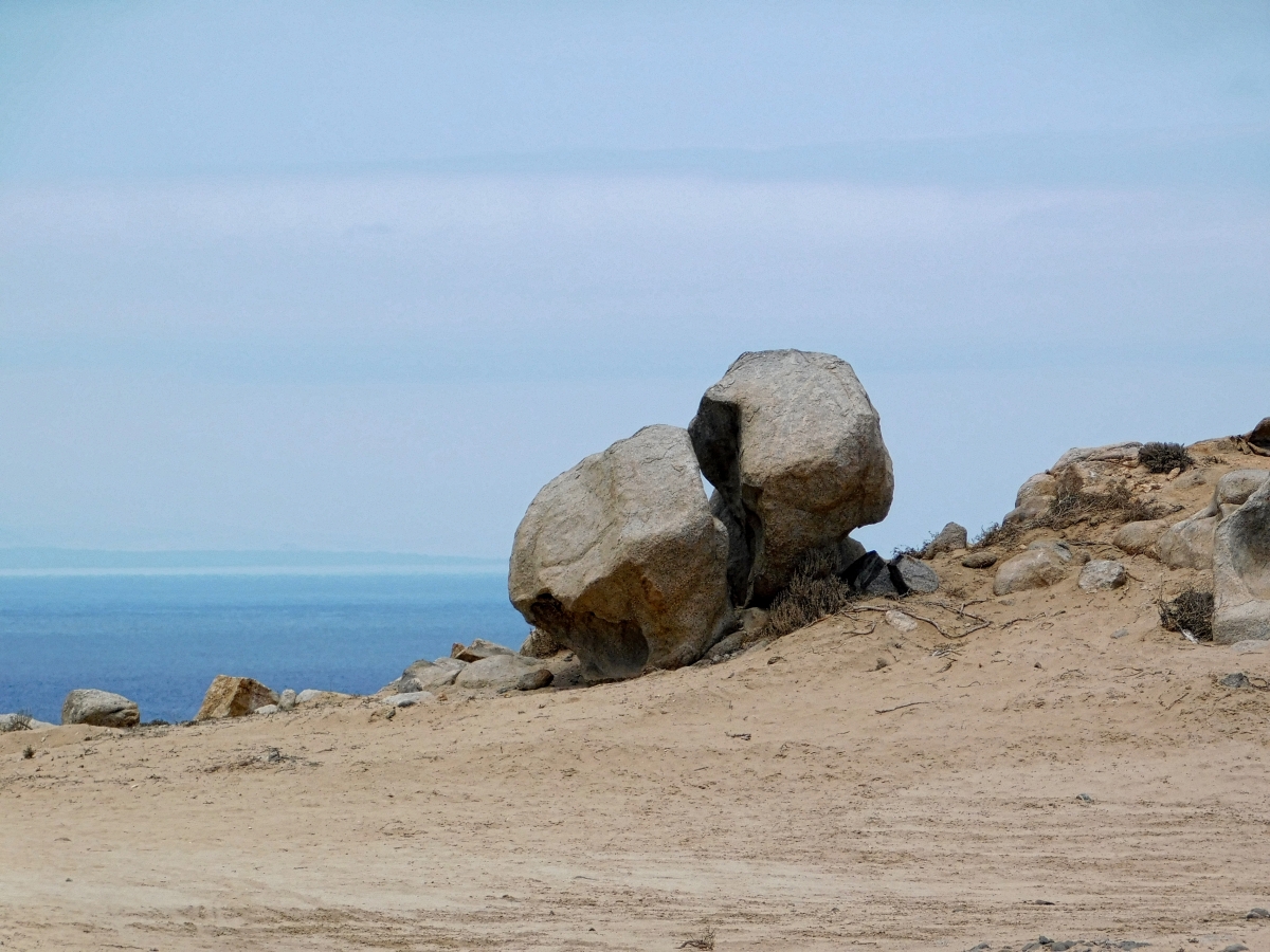 Ests rocas curiosas con sus posiciones te encuentras en el camino que vas recorriendo