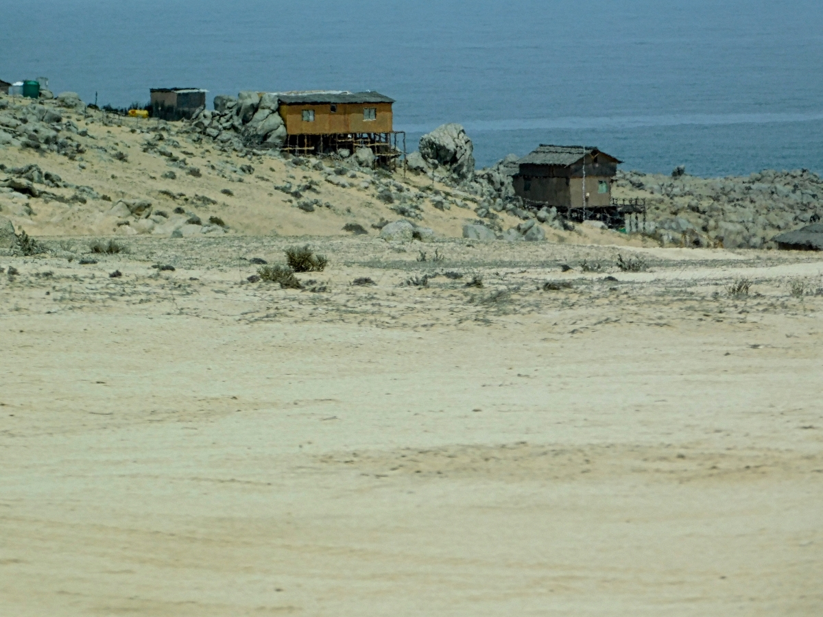 Las personas por estar cerca del mar construyen sus casas segn como este el terreno y quede firme
