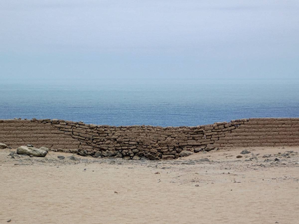 Ni siquiera privatizan la playa con un buen muro, que malo jajjajjajaj