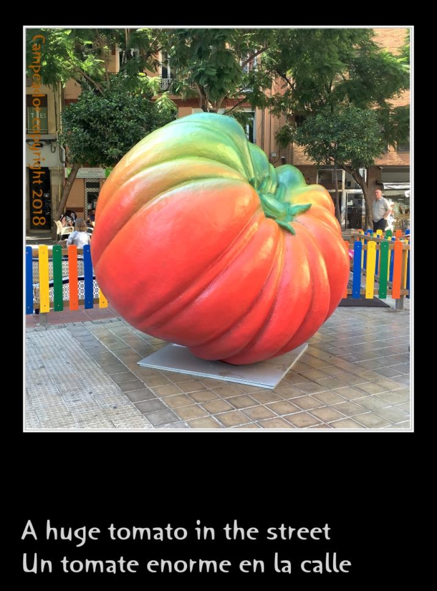 A huge tomato in the street  --  Un tomate enorme en la calle.   Photography by Mario Cid (Campeador).