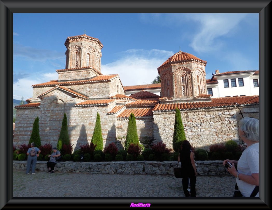 Otra perspectiva del monasterio de San Naum