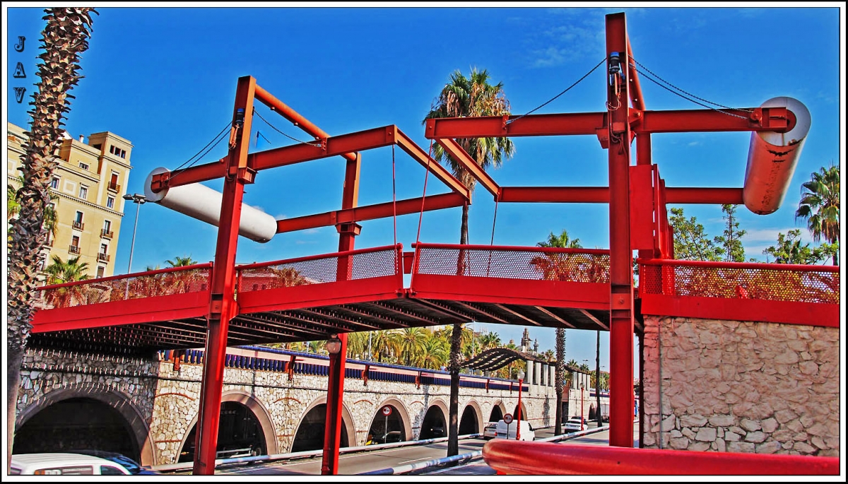 Puente sobre la ronda del Litoral