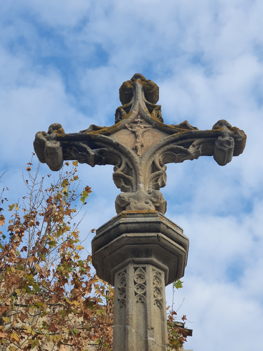 Cruz anterior Monasterio Sant Cugat 1