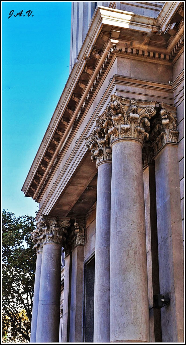 Columnas y capiteles, 1