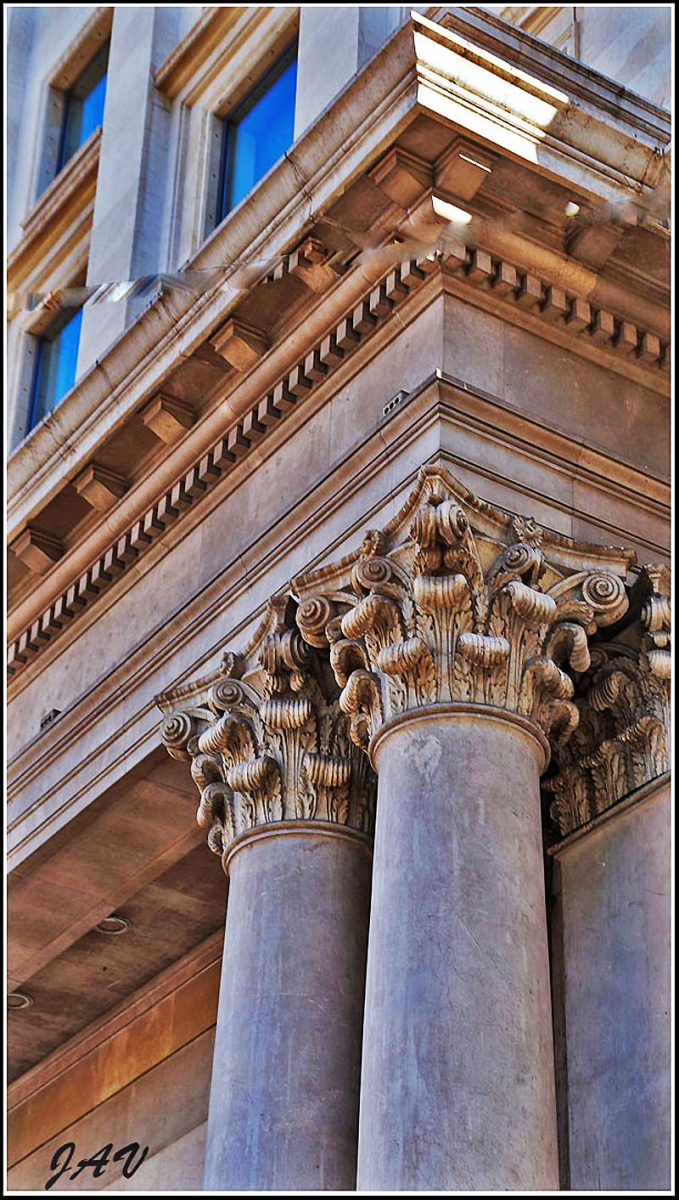 Columnas y capiteles. 2