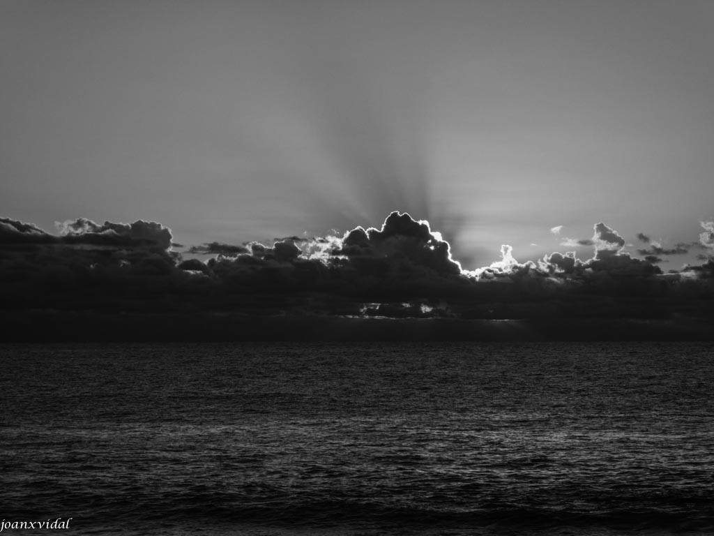 ATARDECER EN BLANCO Y NEGRO