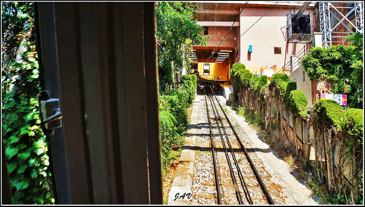 Subiendo con el funicular al Tibidabo. 5