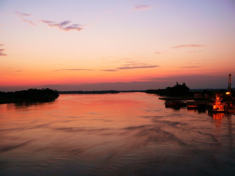 atardecer en el rio Meta