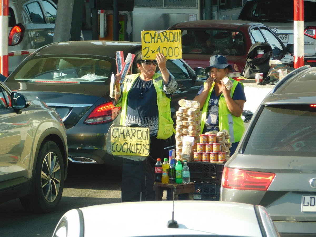 Mientras se espera en el taco los comerciantes se hacen presentes