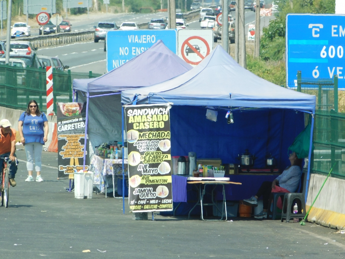 Despus de pagar puedes estacionarte y servirte algo antes de seguir camino