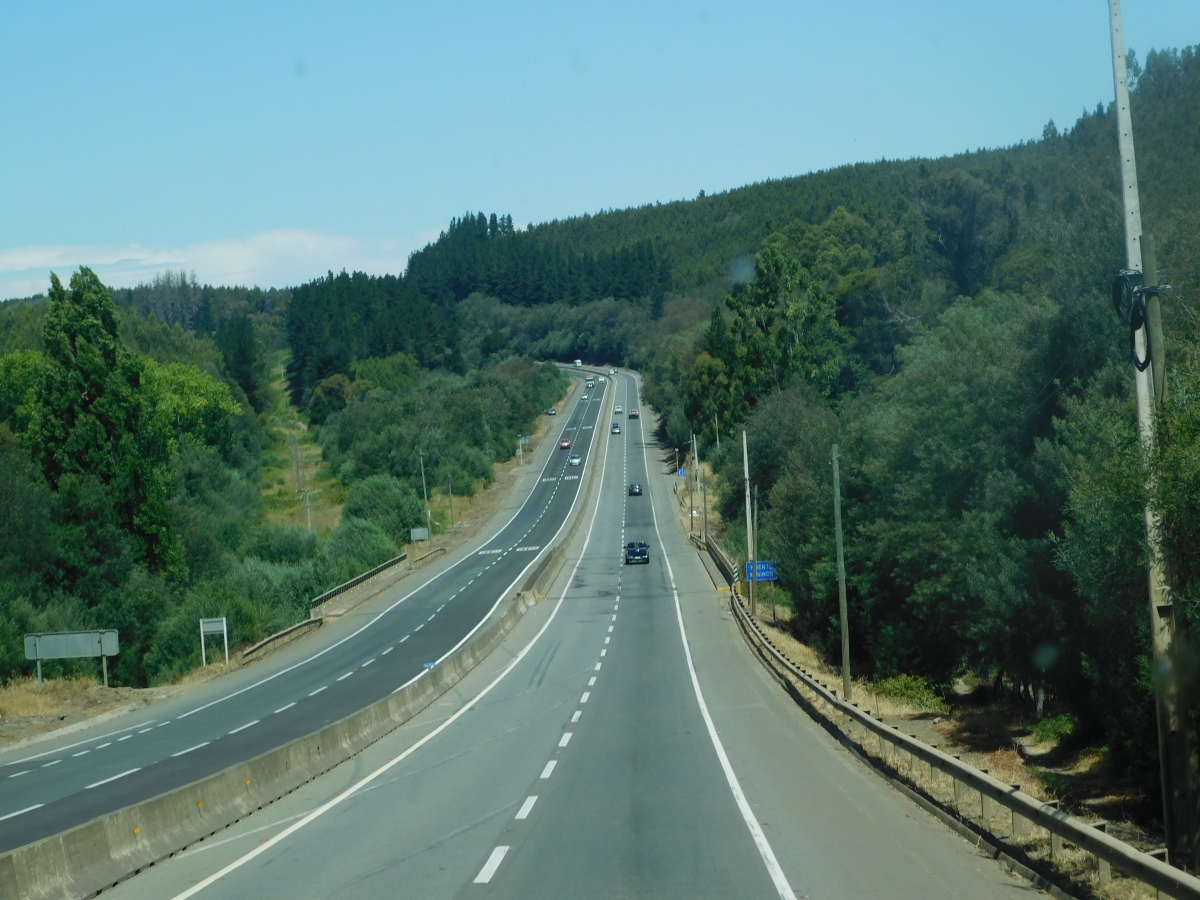 El contraste que se aprecia entre las carreteras del norte y del sur, son igualitas o no jajjajaj en paisaje, que tremenda diferencia