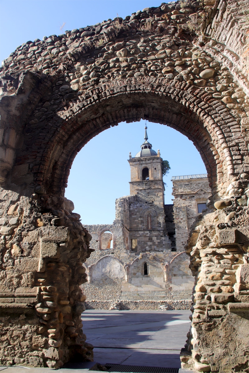 Claustro Monasterio Santa Mara de Carracedo