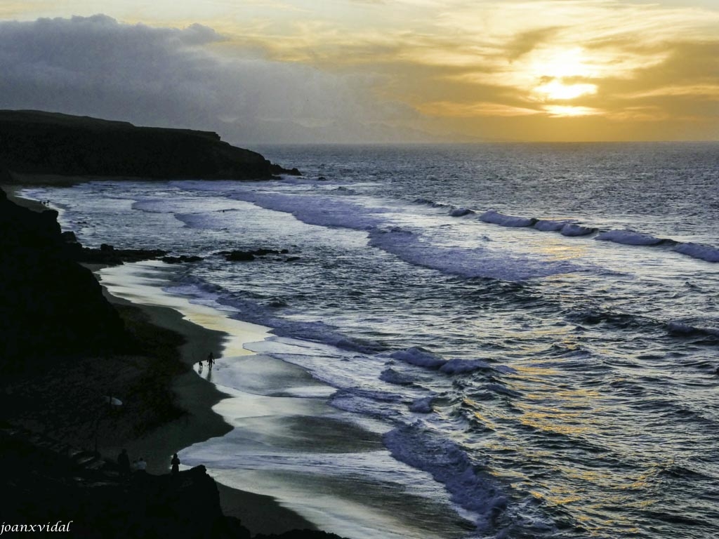 OCASO EN LA PLAYA DE VIEJO REY