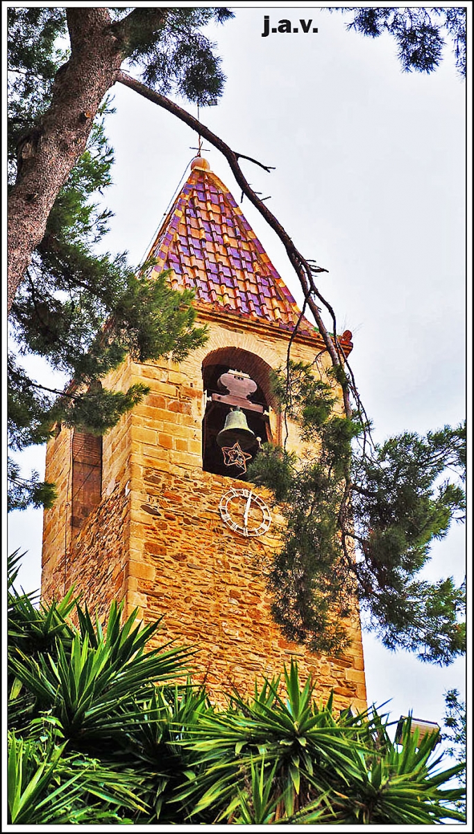 Campanario de la iglesia de Sant Gens.