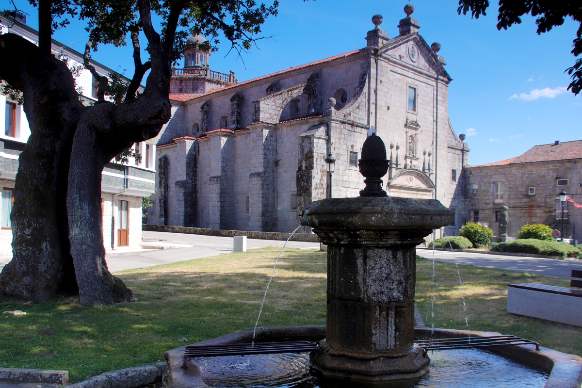 Monasterio de Montederramo y fuente